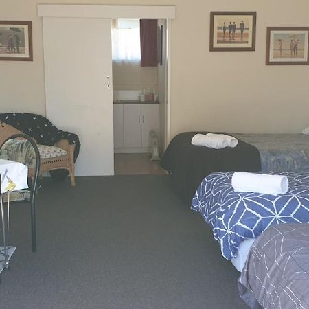 Roadside Motel ワイオウル エクステリア 写真